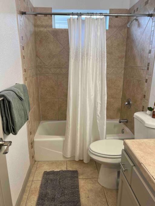 Spacious Getaway! Pool, Spa, Sleeps 9 Lake Havasu City Kültér fotó
