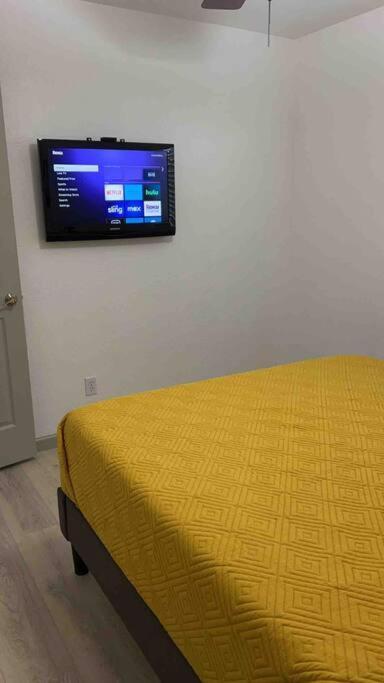Spacious Getaway! Pool, Spa, Sleeps 9 Lake Havasu City Kültér fotó