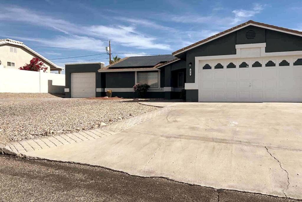 Spacious Getaway! Pool, Spa, Sleeps 9 Lake Havasu City Kültér fotó