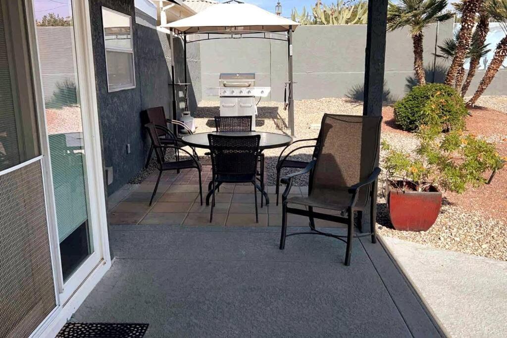 Spacious Getaway! Pool, Spa, Sleeps 9 Lake Havasu City Kültér fotó