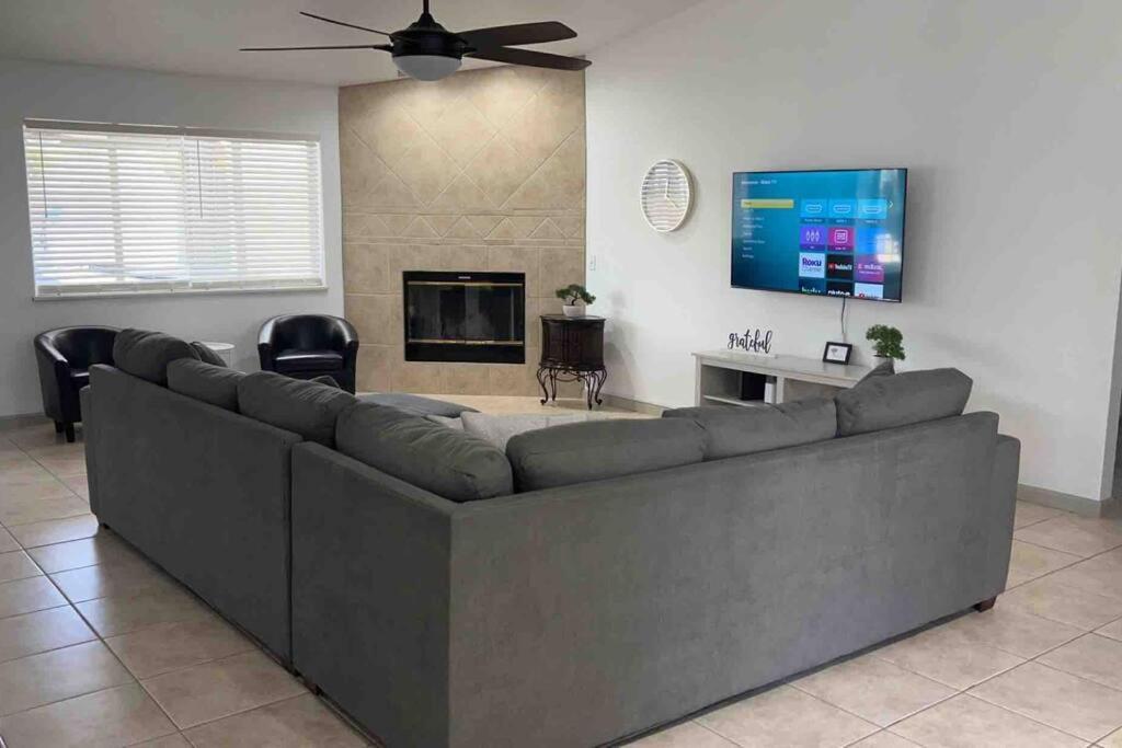 Spacious Getaway! Pool, Spa, Sleeps 9 Lake Havasu City Kültér fotó