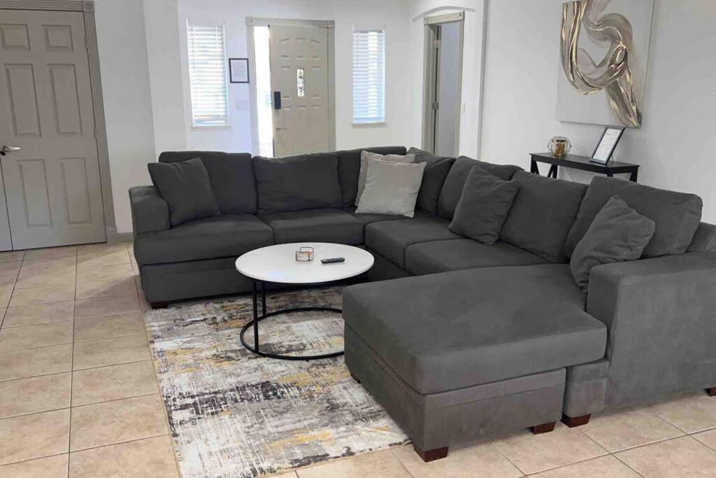 Spacious Getaway! Pool, Spa, Sleeps 9 Lake Havasu City Kültér fotó