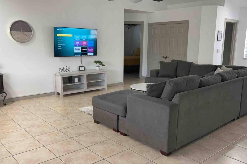 Spacious Getaway! Pool, Spa, Sleeps 9 Lake Havasu City Kültér fotó