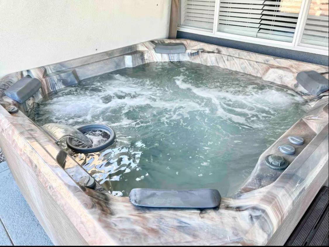 Spacious Getaway! Pool, Spa, Sleeps 9 Lake Havasu City Kültér fotó