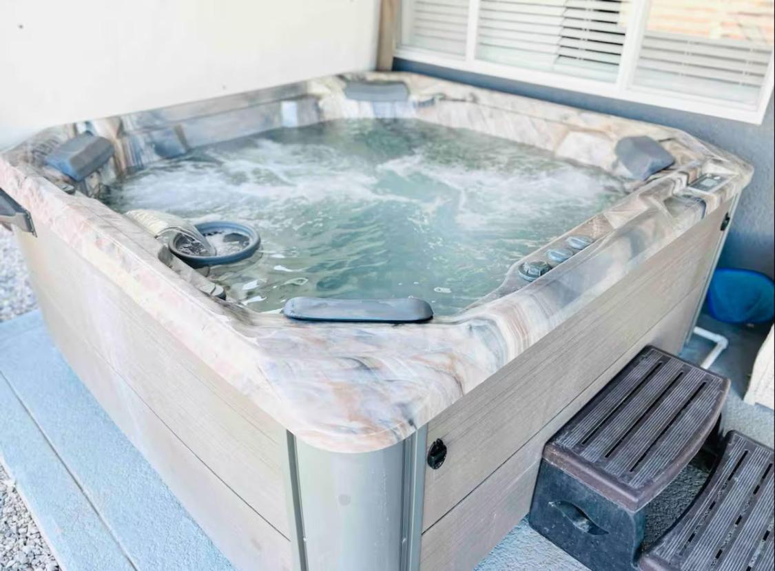 Spacious Getaway! Pool, Spa, Sleeps 9 Lake Havasu City Kültér fotó